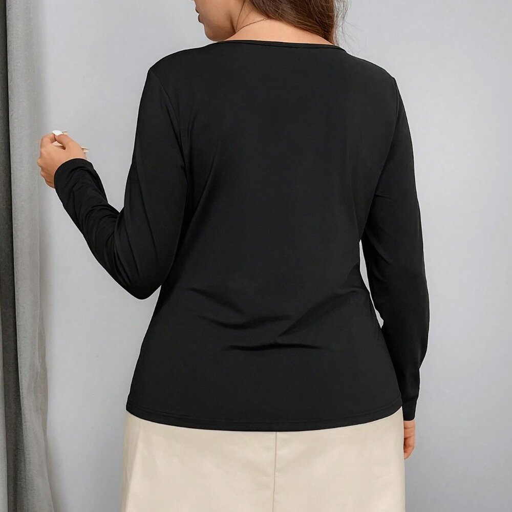 Glam Women's Plus Size Contrast Color Bow detailed blouse - Picture 2 of 6